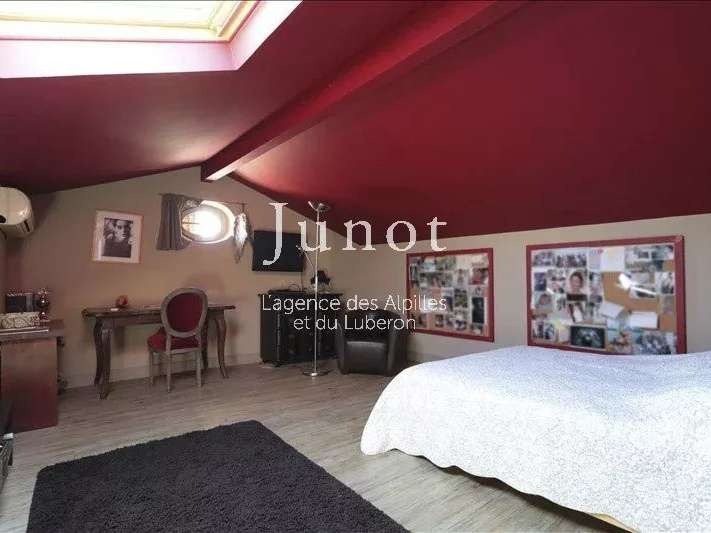 House Saint-Rémy-de-Provence - 4 bedrooms - 900m²