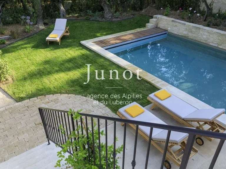House Saint-Rémy-de-Provence - 3 bedrooms - 700m²