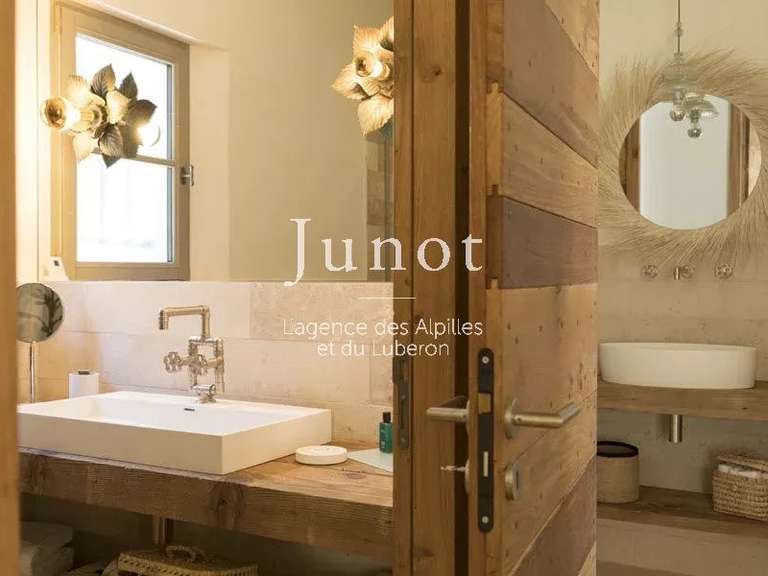 House Saint-Rémy-de-Provence - 3 bedrooms - 700m²