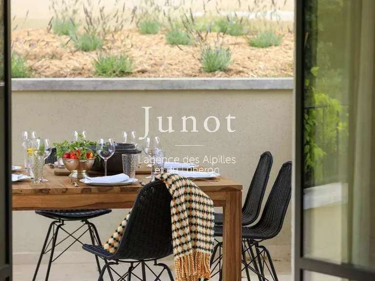 House Saint-Rémy-de-Provence - 3 bedrooms - 700m²