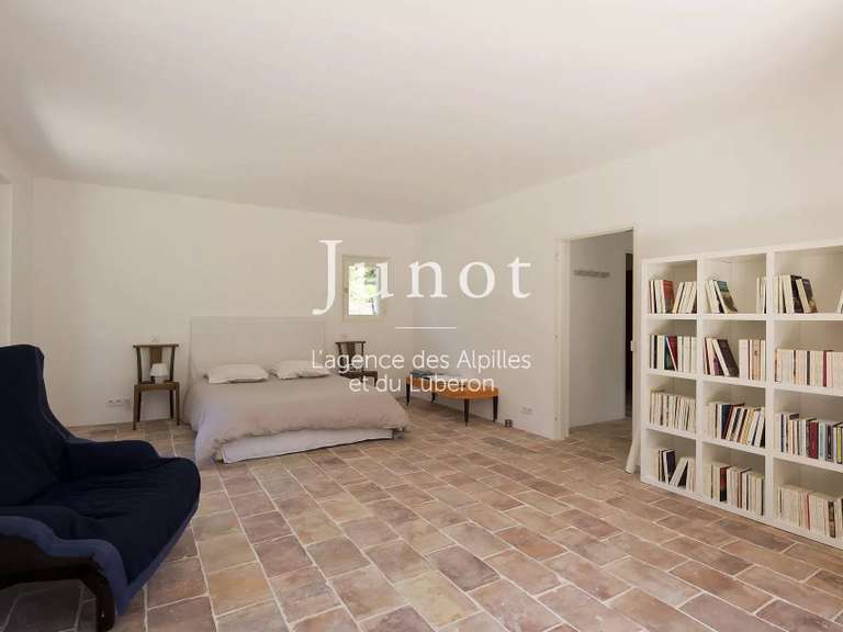 House Saint-Rémy-de-Provence - 5 bedrooms - 10000m²