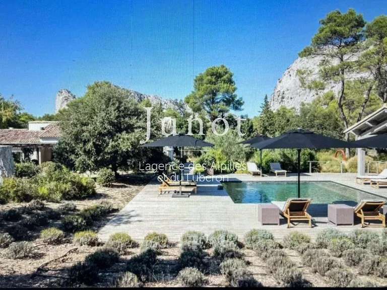 House Saint-Rémy-de-Provence - 4 bedrooms - 7000m²
