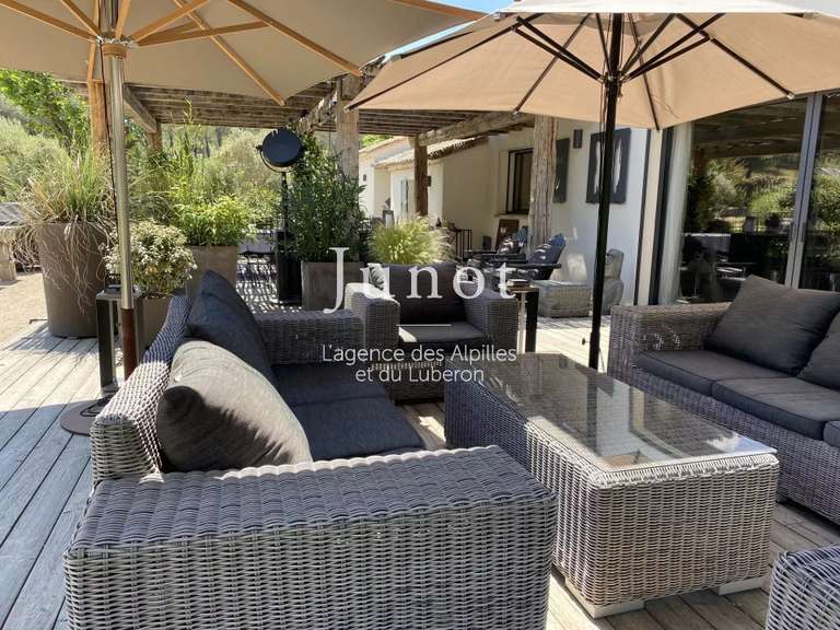 House Saint-Rémy-de-Provence - 4 bedrooms - 7000m²