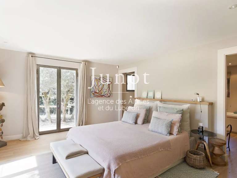 House Saint-Rémy-de-Provence - 7 bedrooms - 10000m²