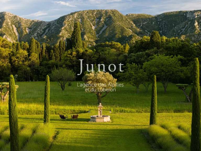 House Saint-Rémy-de-Provence - 7 bedrooms - 300m²