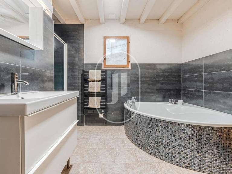 Property Saint-Rémy-de-Provence - 4 bedrooms - 245m²