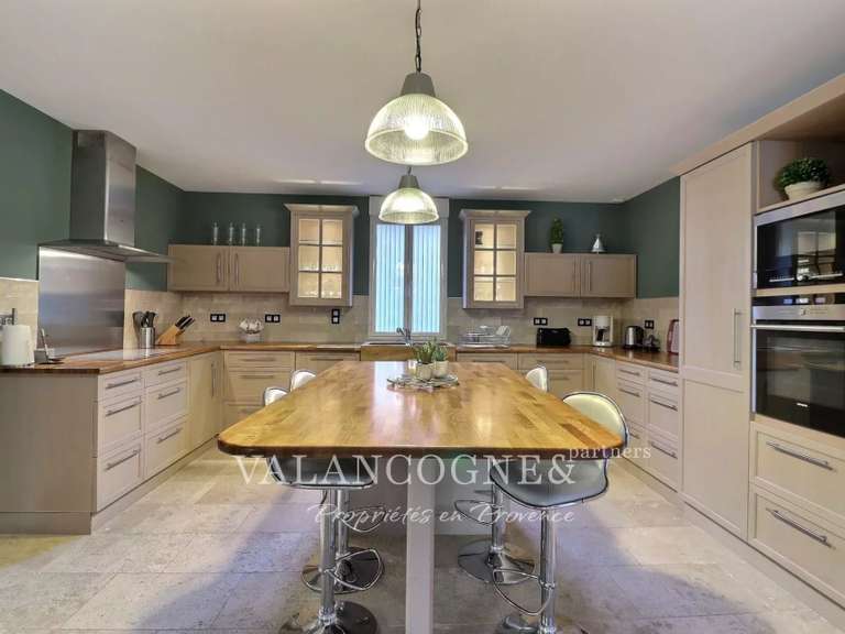 Propriété Saint-Rémy-de-Provence - 9 chambres - 572m²