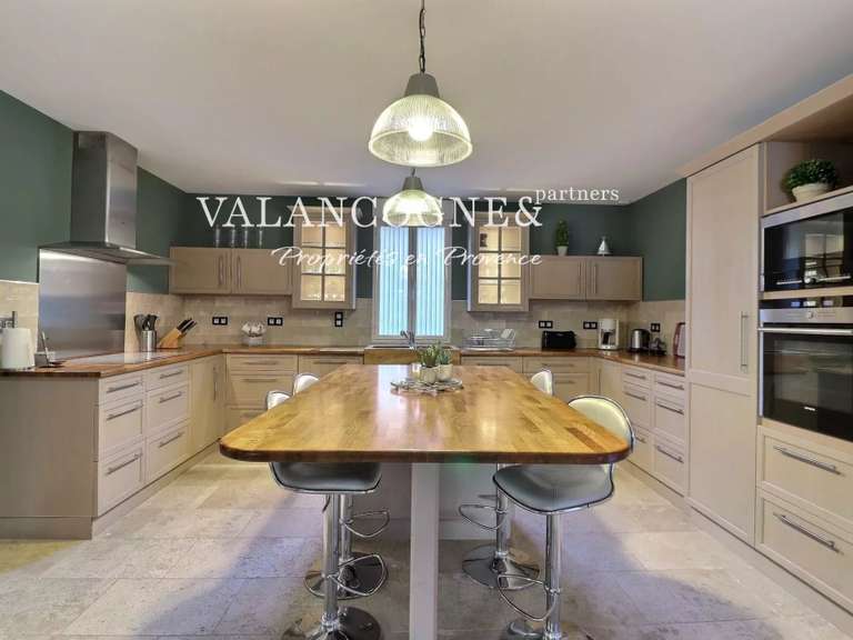 Propriété Saint-Rémy-de-Provence - 9 chambres - 572m²