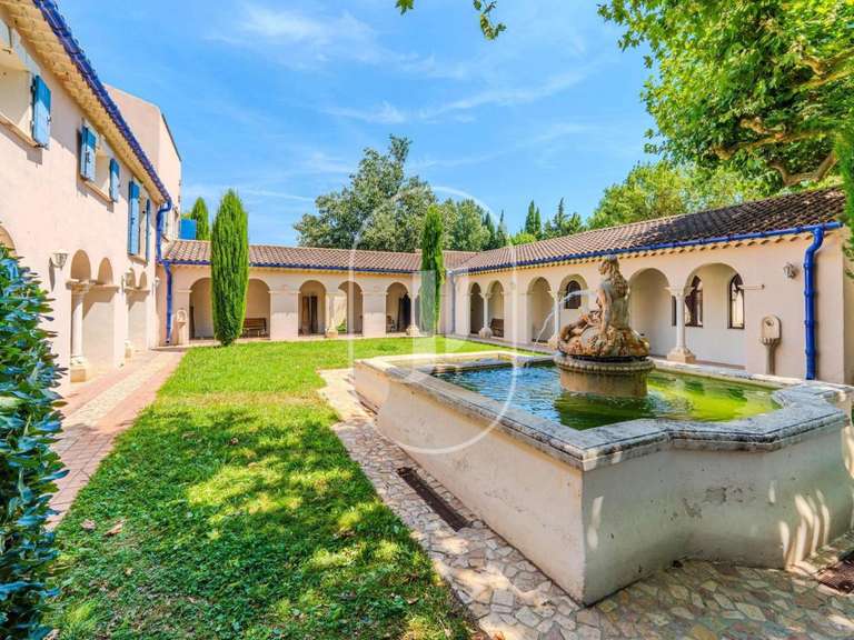Propriété Saint-Rémy-de-Provence - 12 chambres - 1023m²