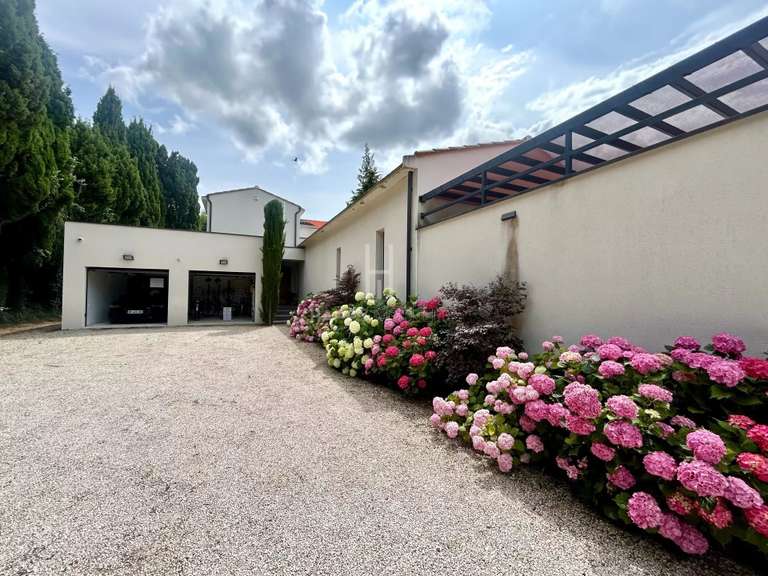 Property Saint-Rémy-de-Provence - 260m²