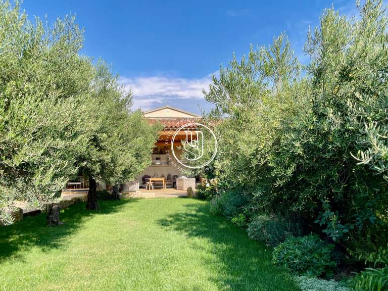 Villa Saint-Rémy-de-Provence - 4 bedrooms - 240m²
