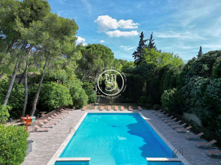 Villa Saint-Rémy-de-Provence - 37 bedrooms - 2629m²