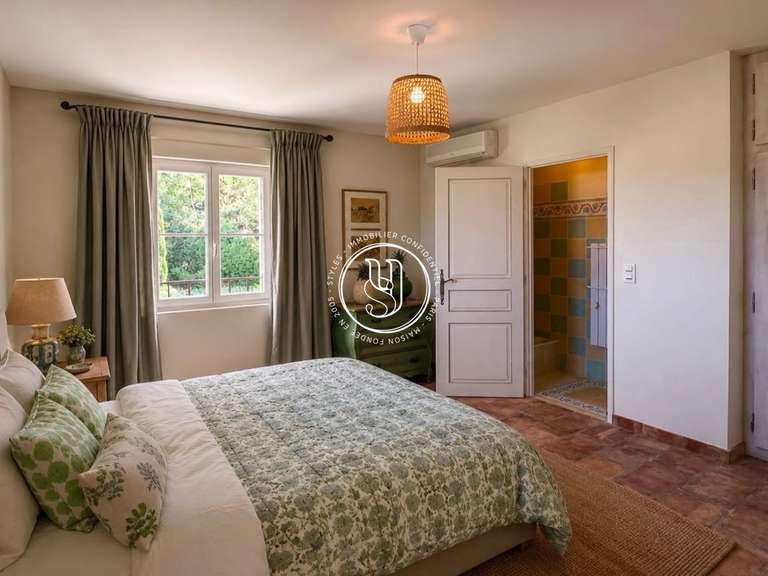 Villa Saint-Rémy-de-Provence - 5 bedrooms - 242m²