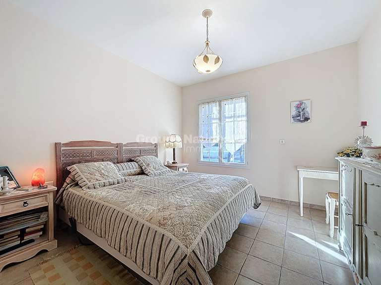 Maison Saint-Restitut - 5 chambres - 315m²