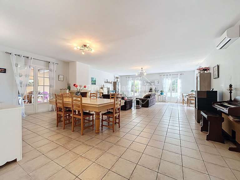 Maison Saint-Restitut - 5 chambres - 315m²