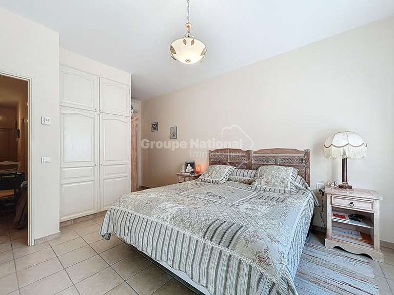 Maison Saint-Restitut - 5 chambres - 315m²