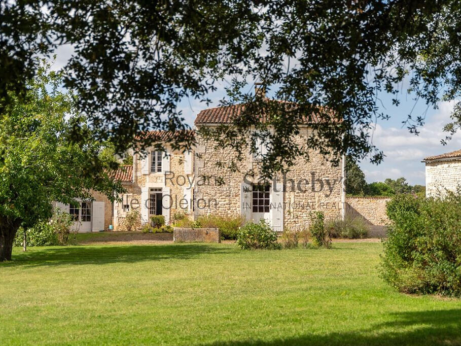House Saint-Romain-de-Benet