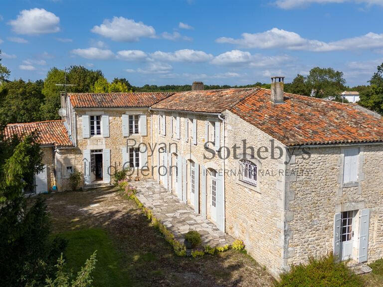 House Saint-Romain-de-Benet