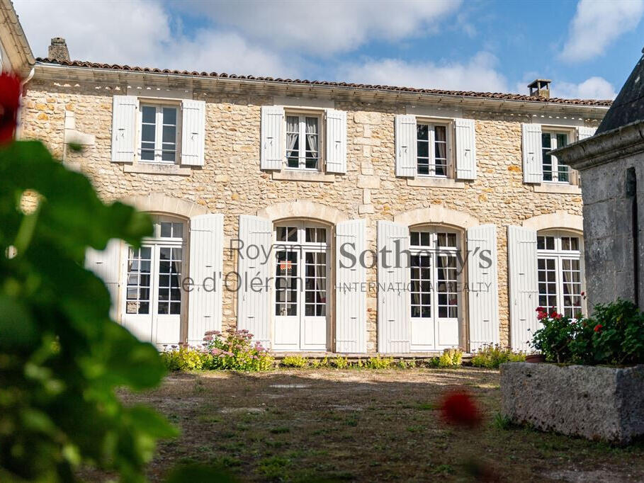 House Saint-Romain-de-Benet