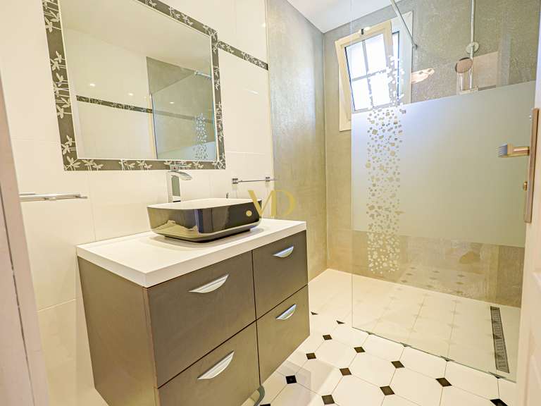 House Saint-Saturnin-lès-Apt - 3 bedrooms - 119m²