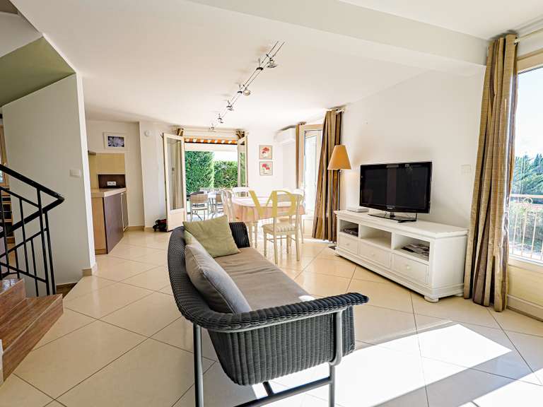 House Saint-Saturnin-lès-Apt - 4 bedrooms - 105m²