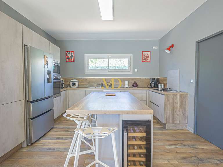 House Saint-Saturnin-lès-Apt - 3 bedrooms - 146m²