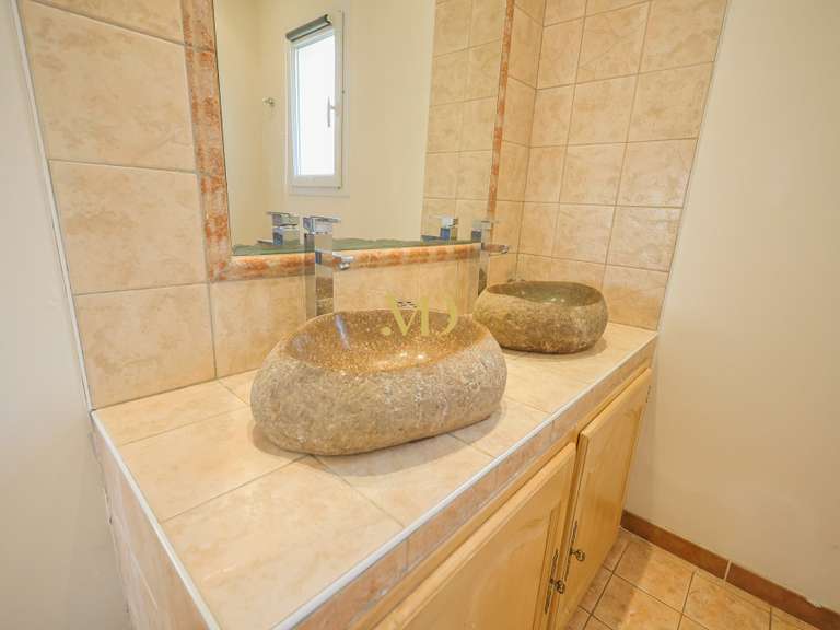 House Saint-Saturnin-lès-Apt - 5 bedrooms - 252m²