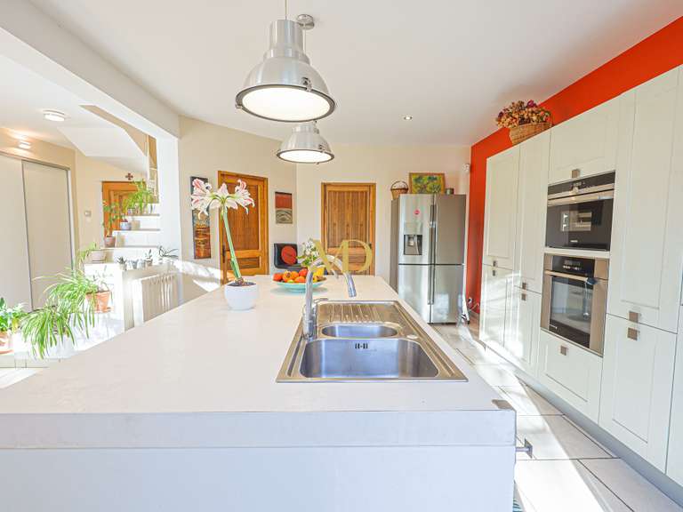 House Saint-Saturnin-lès-Apt - 5 bedrooms - 200m²