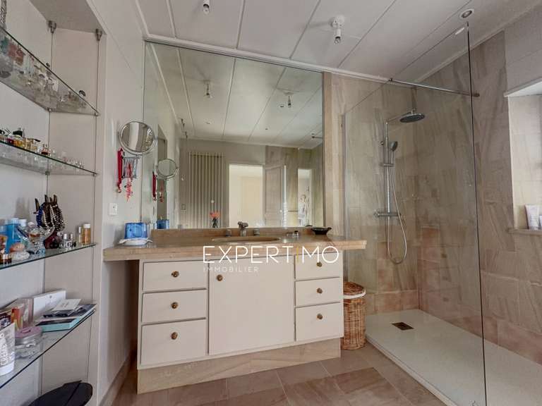 Maison Saint-Saturnin-lès-Apt - 3 chambres - 160m²