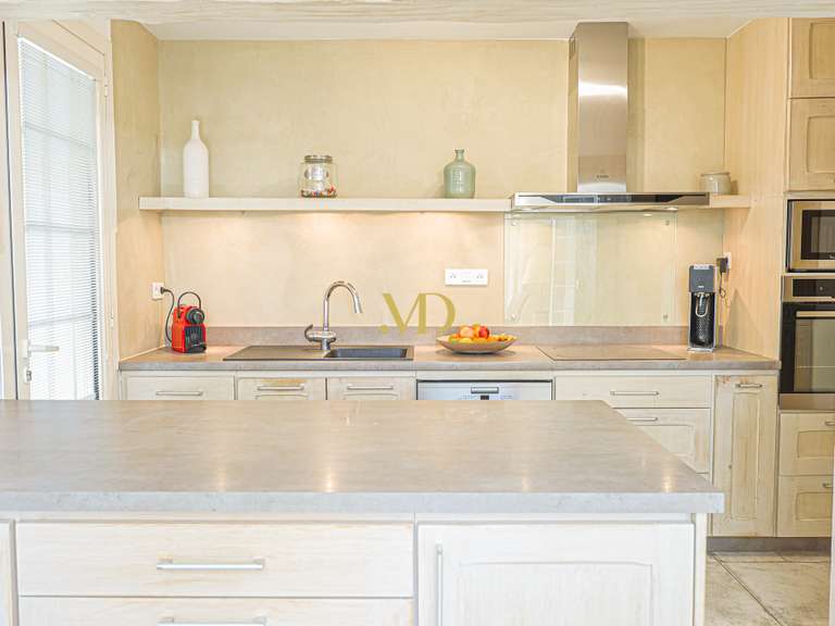 Maison Saint-Saturnin-lès-Apt - 3 chambres - 119m²