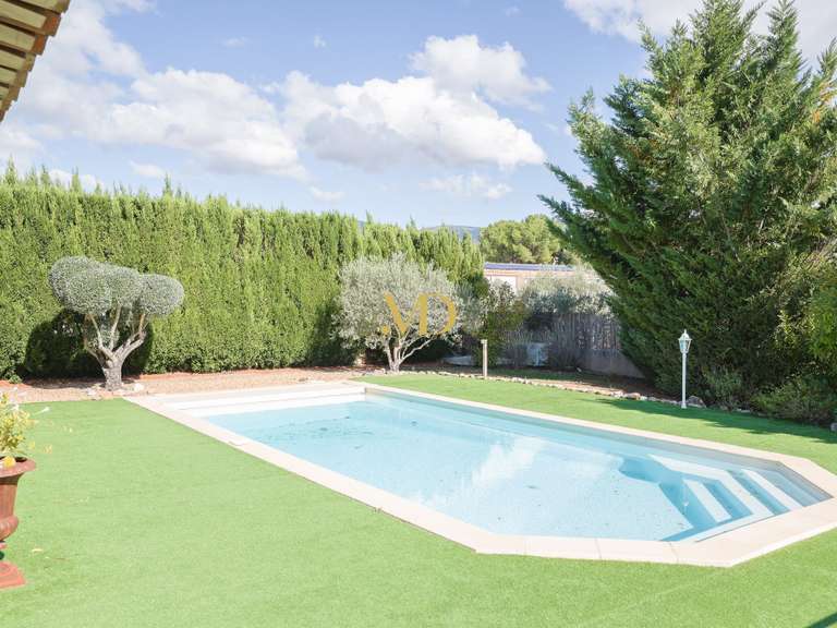 Maison Saint-Saturnin-lès-Apt - 4 chambres - 105m²