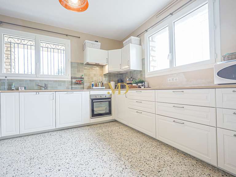 House Saint-Saturnin-lès-Apt - 5 bedrooms - 168m²