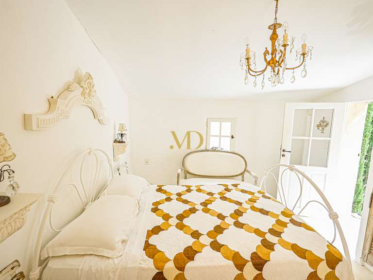 Maison Saint-Saturnin-lès-Apt - 3 chambres - 115m²