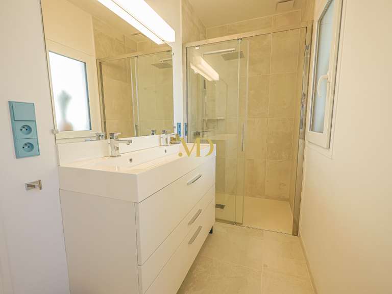 Maison Saint-Saturnin-lès-Apt - 4 chambres - 160m²