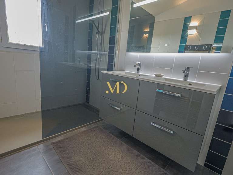 Maison Saint-Saturnin-lès-Apt - 5 chambres - 252m²