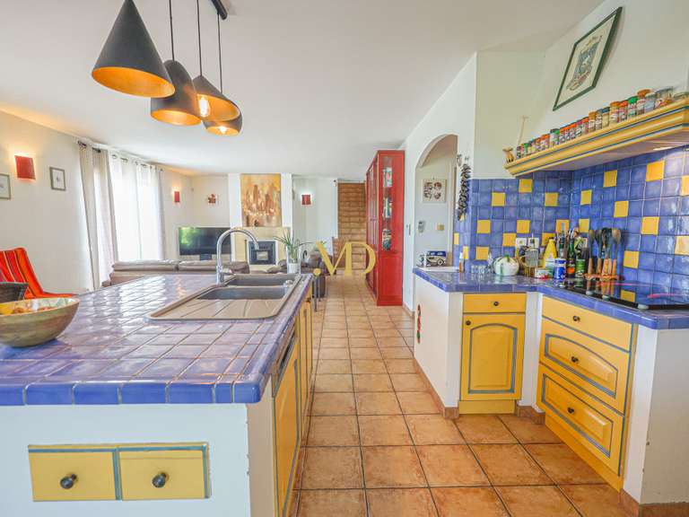 Maison Saint-Saturnin-lès-Apt - 5 chambres - 252m²