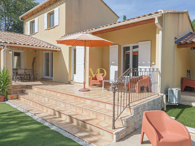 Maison Saint-Saturnin-lès-Apt - 3 chambres - 126m²