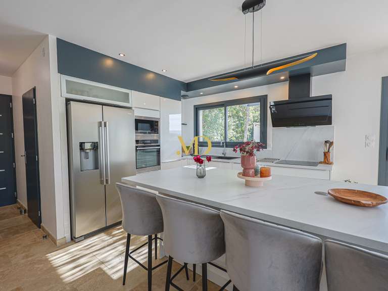 Maison Saint-Saturnin-lès-Apt - 3 chambres - 98m²