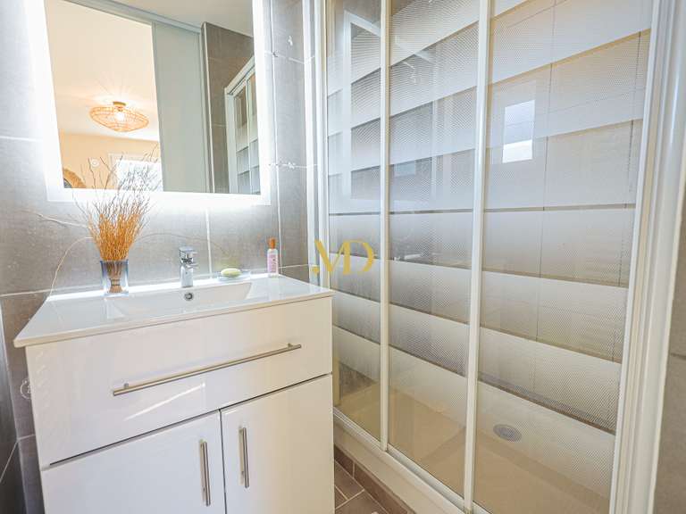 Maison Saint-Saturnin-lès-Apt - 5 chambres - 200m²