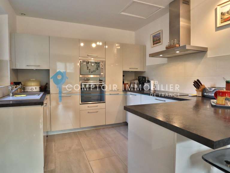 Maison Saint-Saturnin-lès-Apt - 4 chambres - 132m²