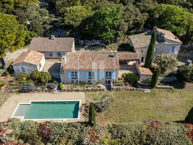 Maison Saint-Saturnin-lès-Apt - 7 chambres - 380m²