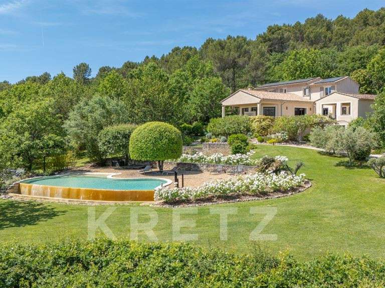 Maison Saint-Saturnin-lès-Apt - 5 chambres - 325m²