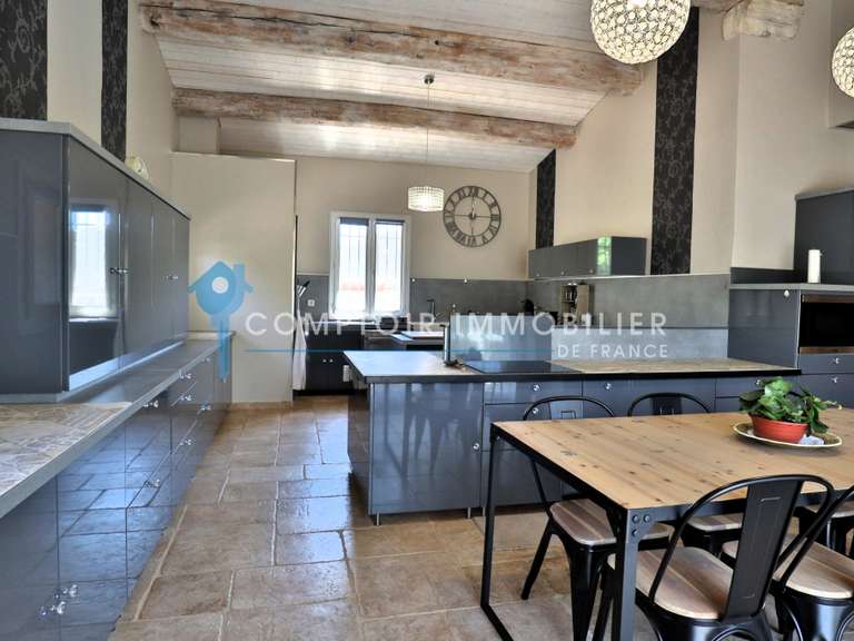 Maison Saint-Saturnin-lès-Apt - 5 chambres - 228m²