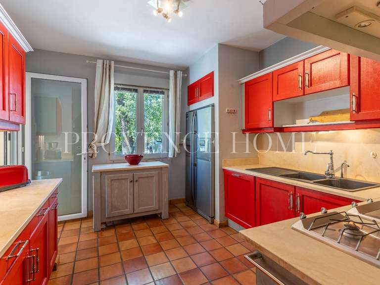 Maison Saint-Saturnin-lès-Apt - 3 chambres - 198m²
