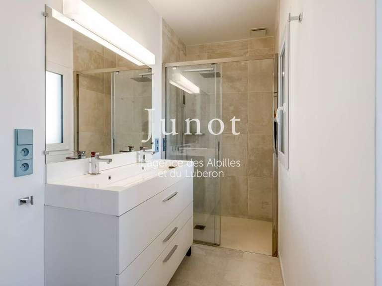 Maison Saint-Saturnin-lès-Apt - 3 chambres - 188m²