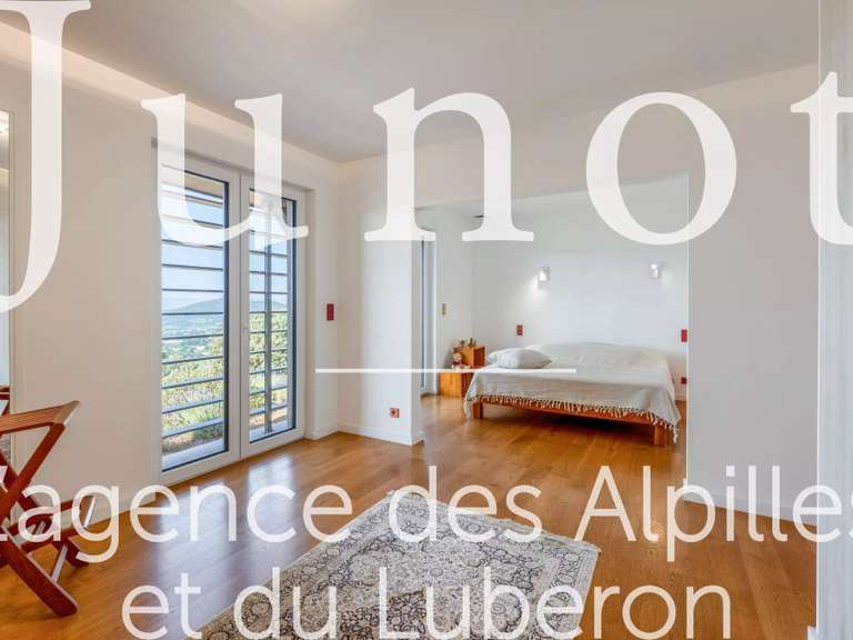 Maison Saint-Saturnin-lès-Apt - 3 chambres - 188m²