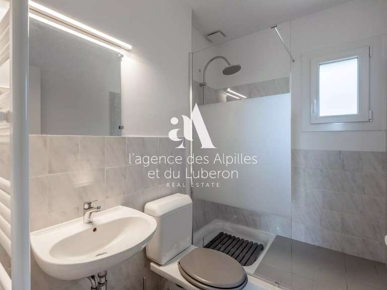 Maison Saint-Saturnin-lès-Apt - 3 chambres - 10188m²