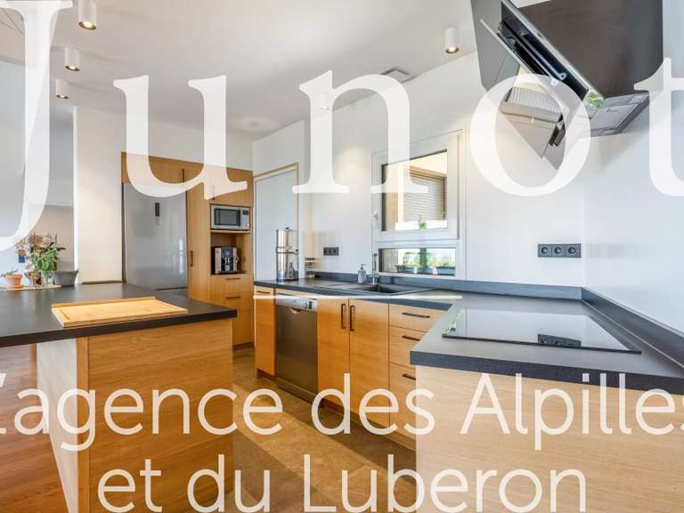 Maison Saint-Saturnin-lès-Apt - 3 chambres - 188m²