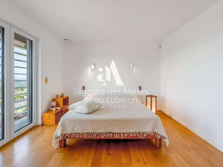 Maison Saint-Saturnin-lès-Apt - 3 chambres - 10188m²