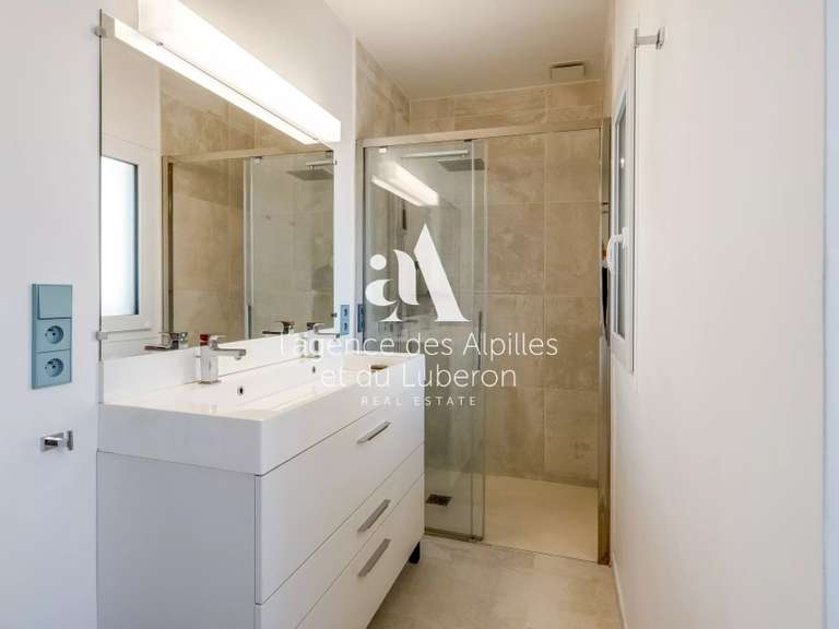 Maison Saint-Saturnin-lès-Apt - 3 chambres - 10188m²